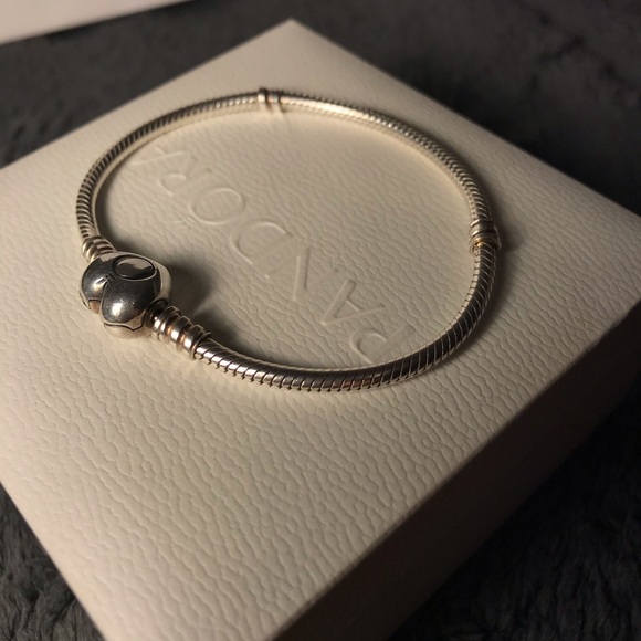 Pandora Moments Heart Clasp Snake Chain Bracelet. - Picture 2 of 7